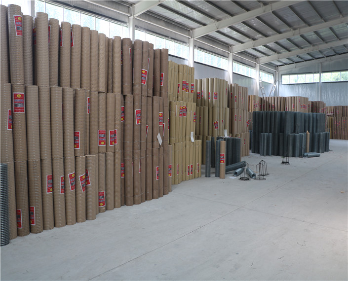 電焊網(wǎng)車間(圖1)